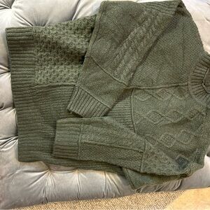 American Eagle Outfitters Olive Crewneck Sweater